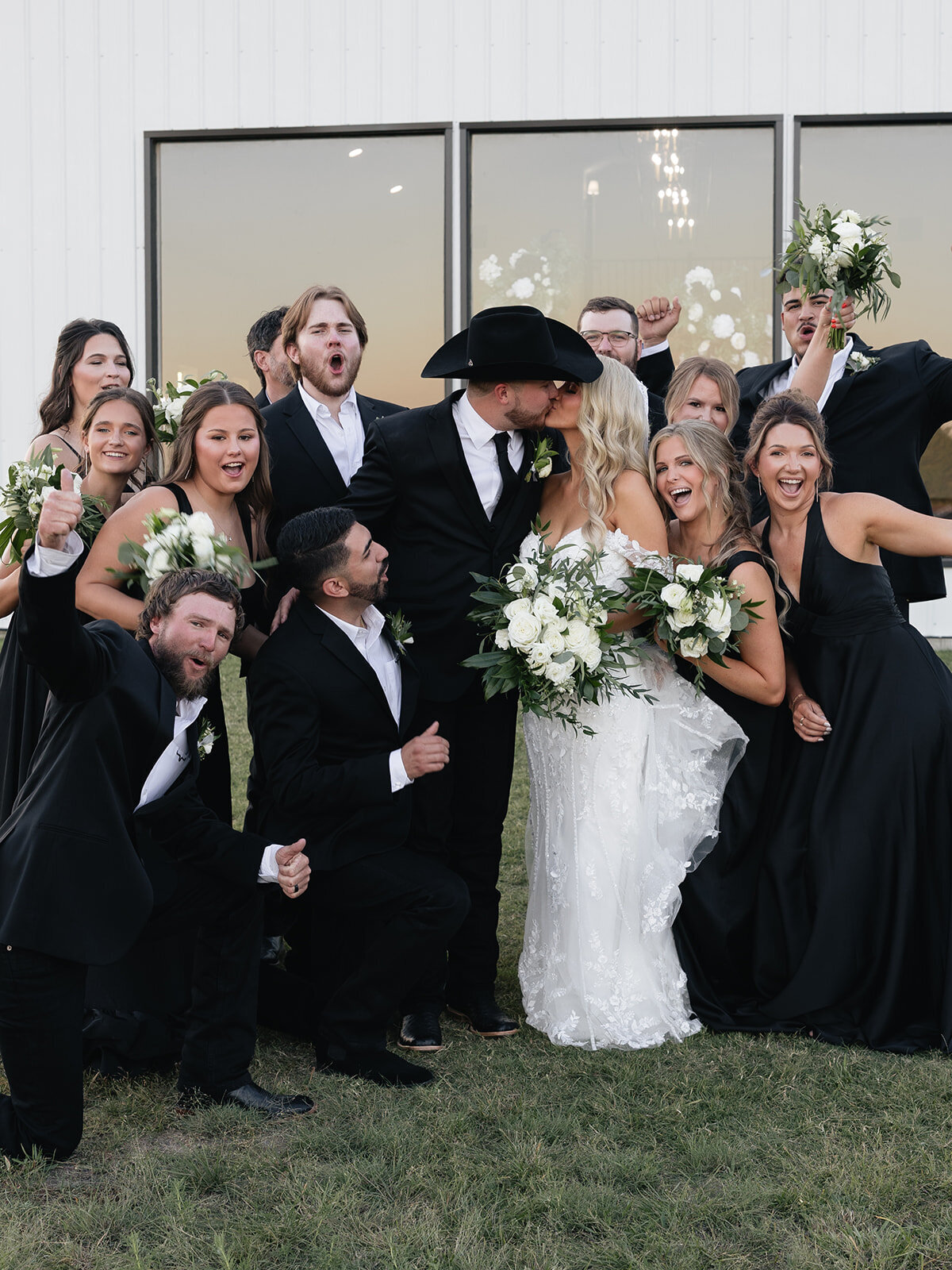 2025-10-11_DykesWeddingPreviews_MollyMurphyPhotography-72