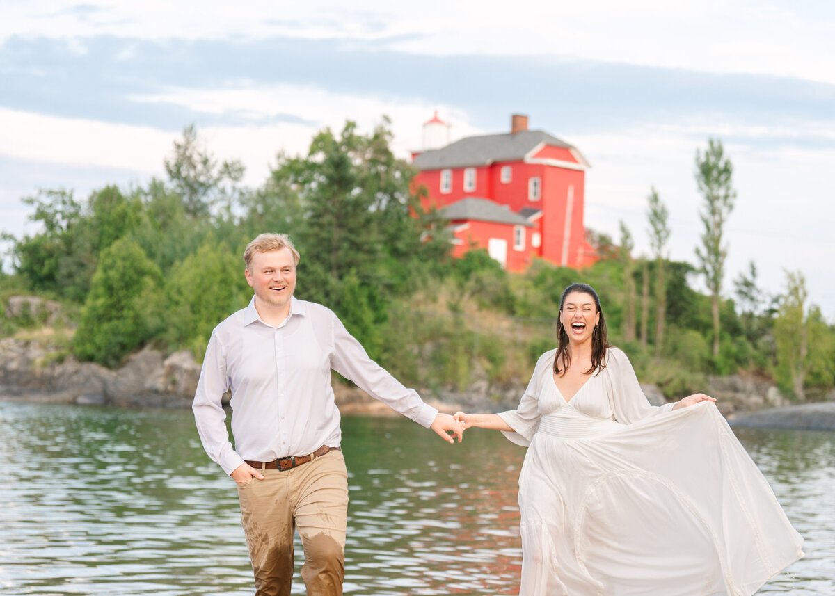 marquette michigan lighthouse engagement pictures