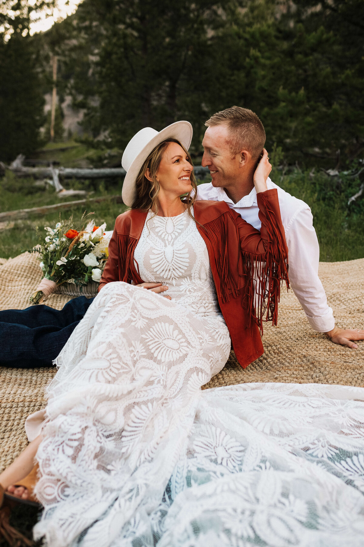 yellowstone-national-park-elopement-montana-intimate(2)
