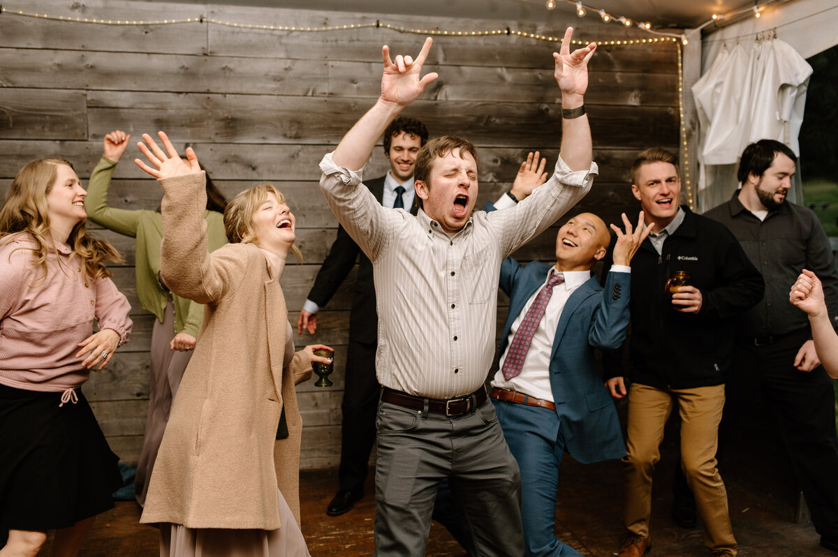 brown_family_homestead_lake_wenatchee_leavenworth_wedding_09