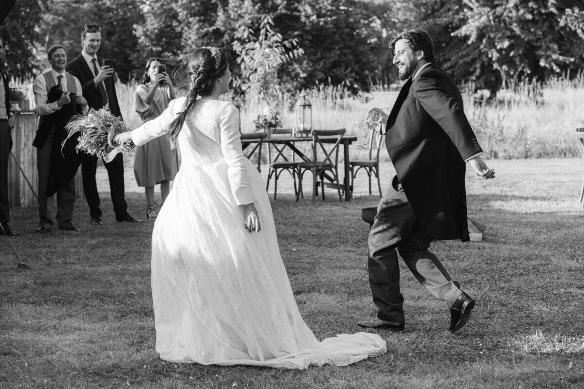 tracey davies storytelling wedding photographer suffolk essex london