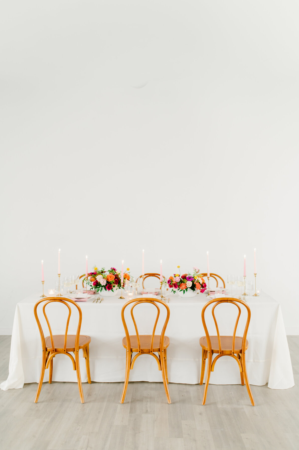 orange-pink-event-tablesetting