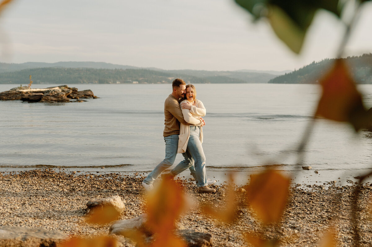 lake_coeur_d_alene_idaho_fall_golden_hour_engagement_session_04