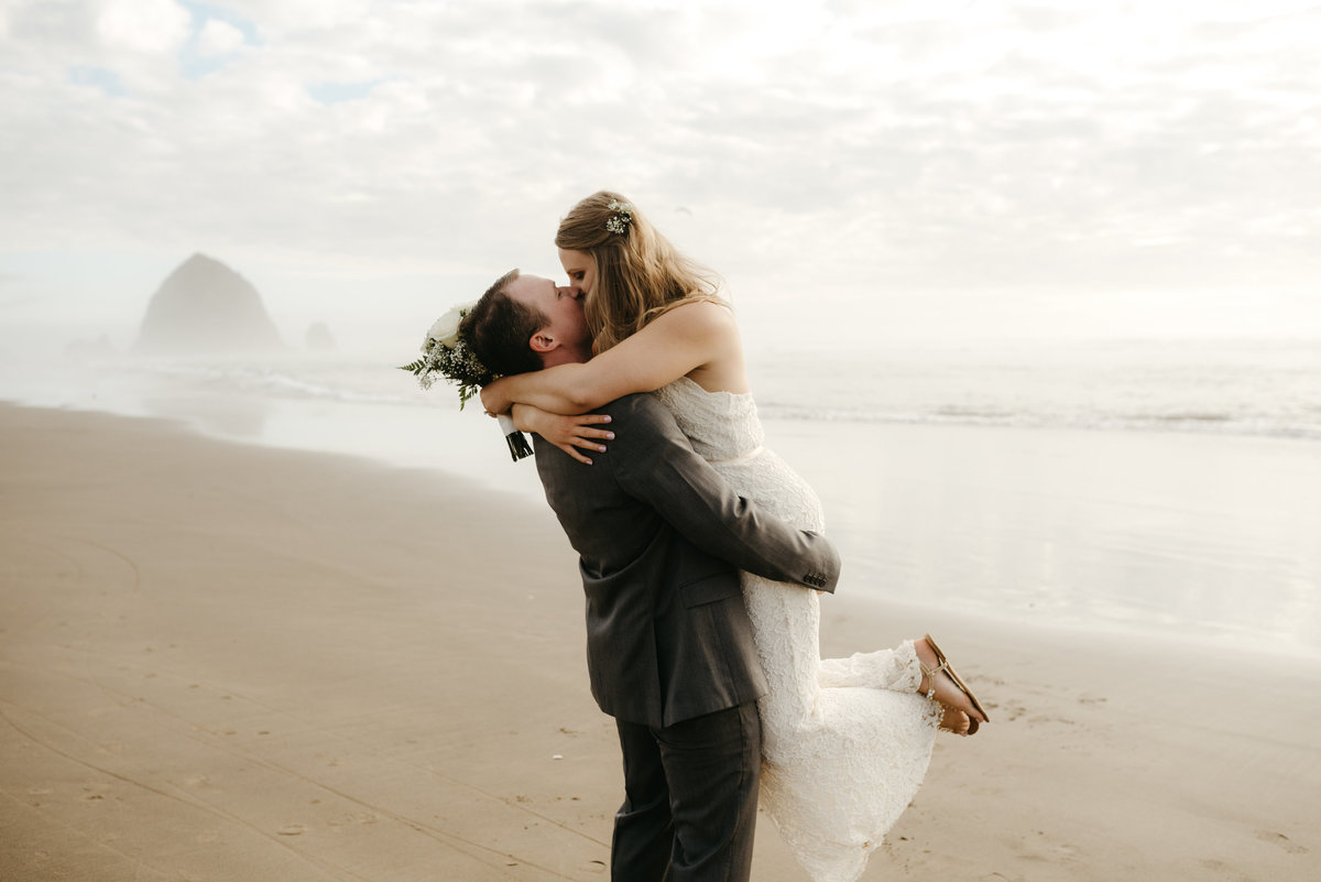 cannon-beach-elopement-photographer