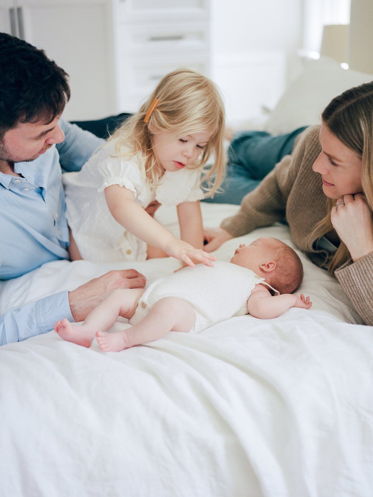 modern-indoor-newborn-richmond-va-photos-amy-nicole-photography-0045