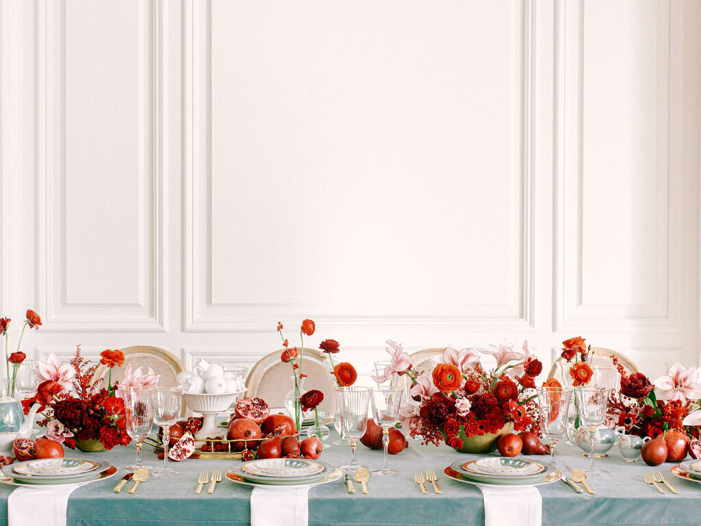 max-owens-design-christmas-wedding-16-seasonal-table-red-aqua