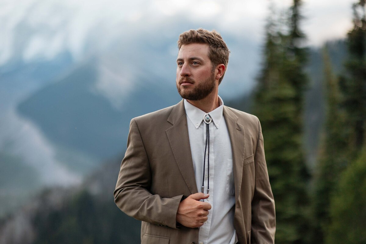 mount-rainier-elopement-adventure-offroading-hike-view-132