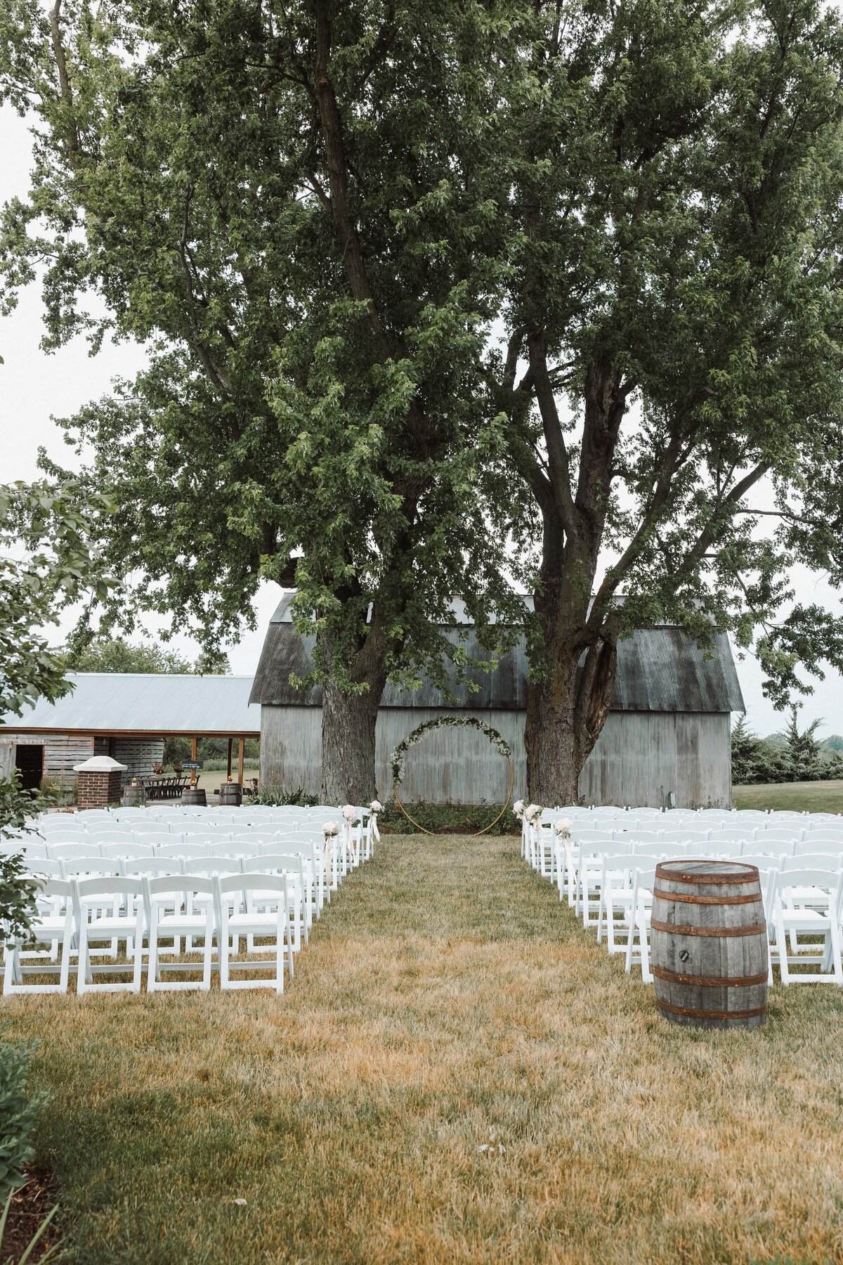 Outdoor wedding ceremony at Lincoln Farmstead