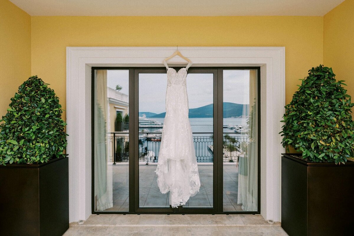 W7-Wedding-Photos-Emily-and-Michael-2024-05-26-2500px-1052