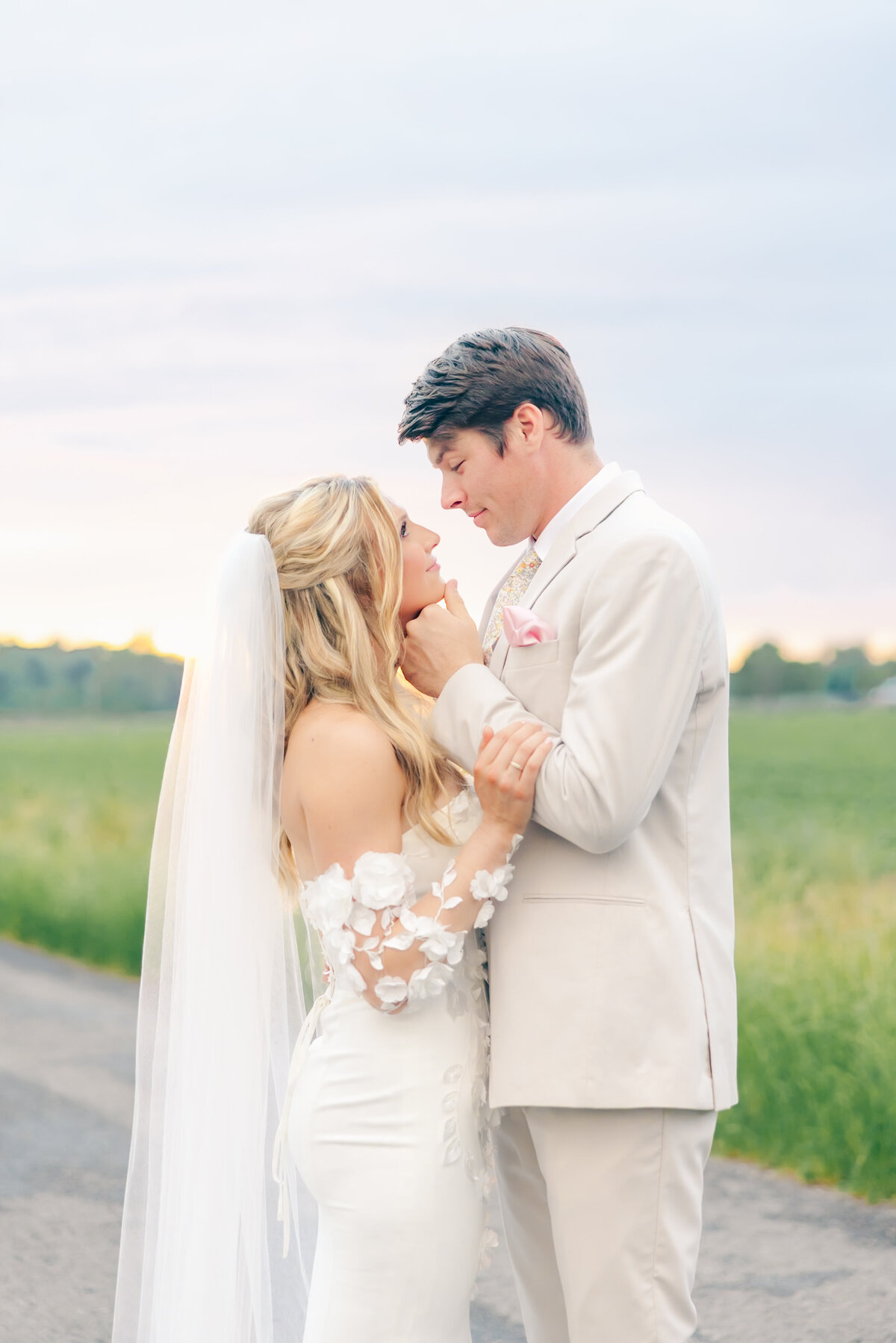 Sneak Peeks Creekside at Colliers End May Wedding | Lauren Elliott Photography | Emily & Kyle Anderson -150