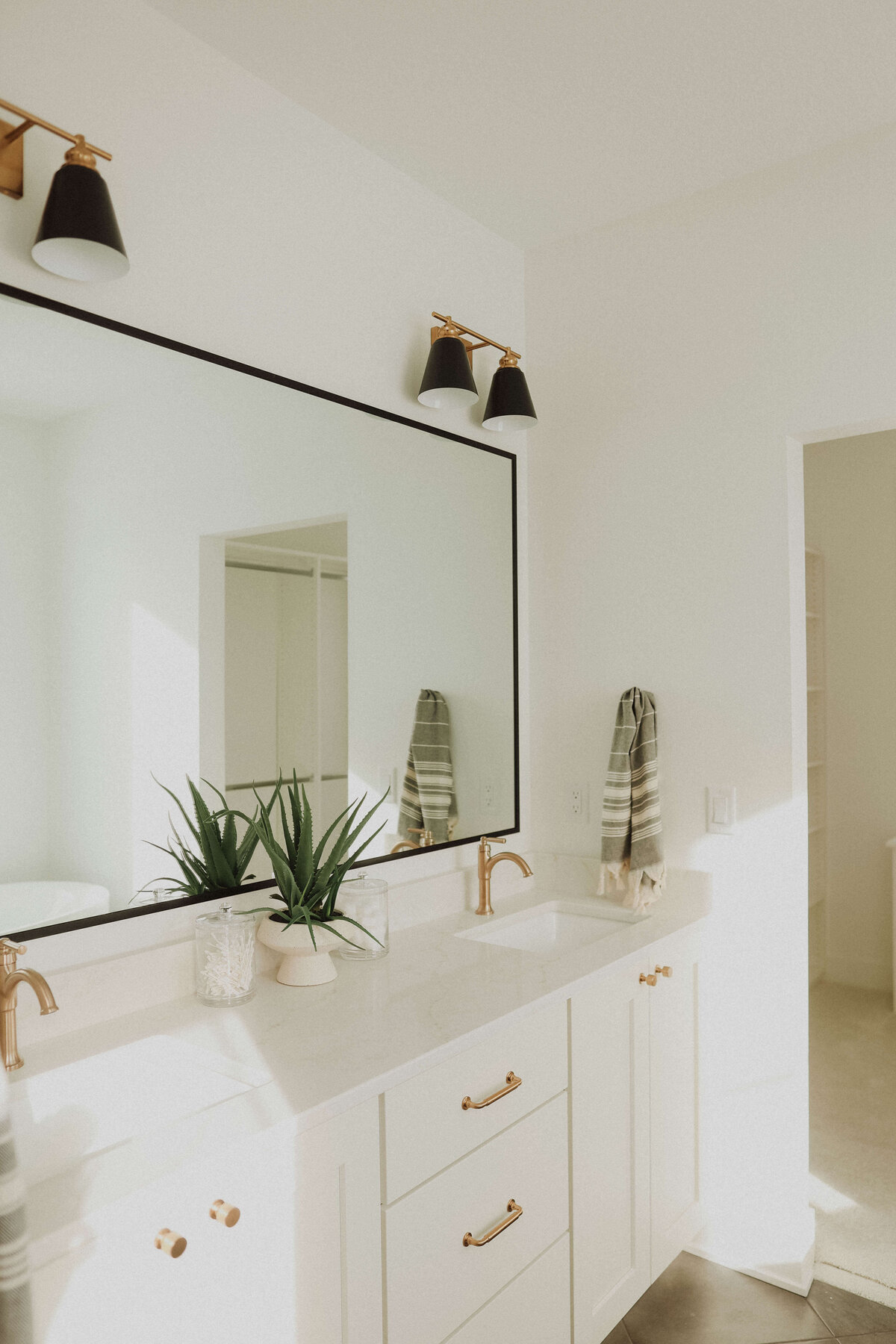 2802-Bathroom-Grimes-Central-Iowa-Custom-Home-JRL-Builders-3F1A0163