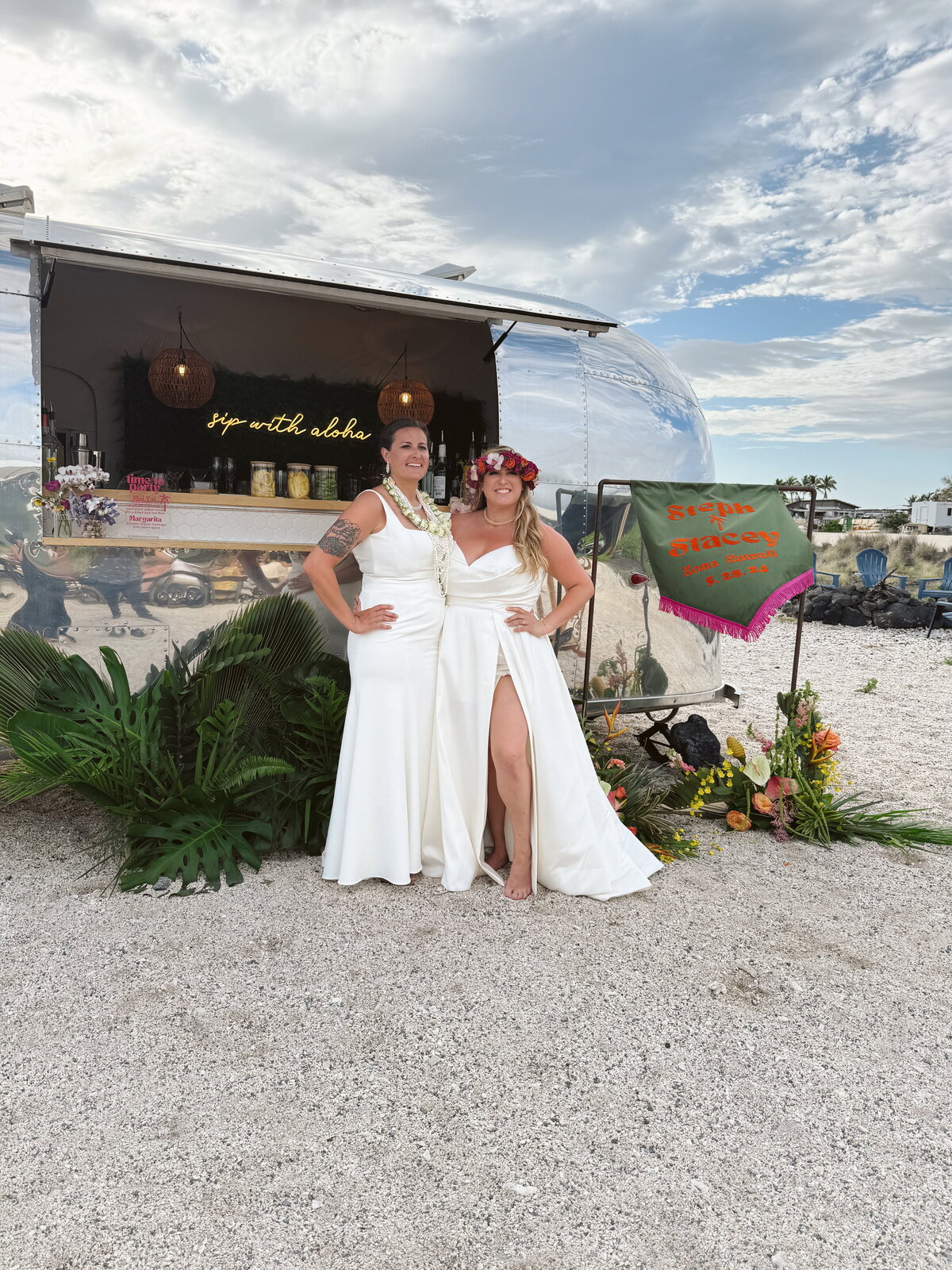 steph-stacey-wedding-aloha-airstream
