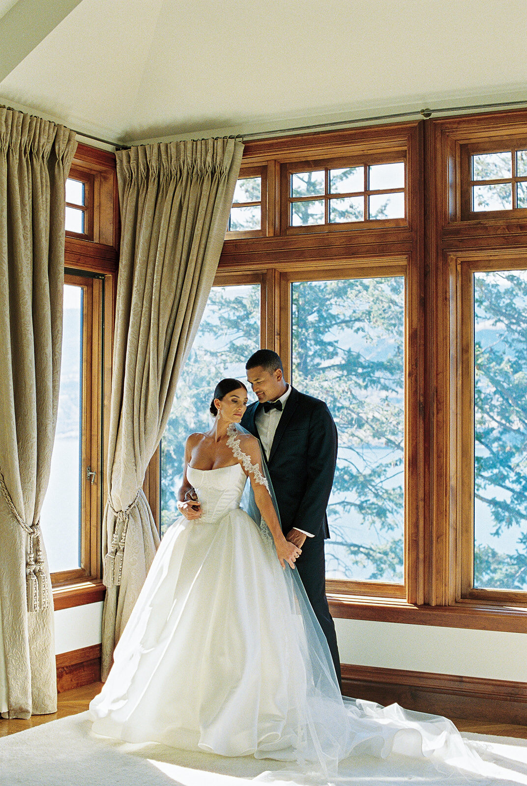 minted-photography-okanagan-kelowna-destination-wedding-photographer-wedding-château-okanagan-10