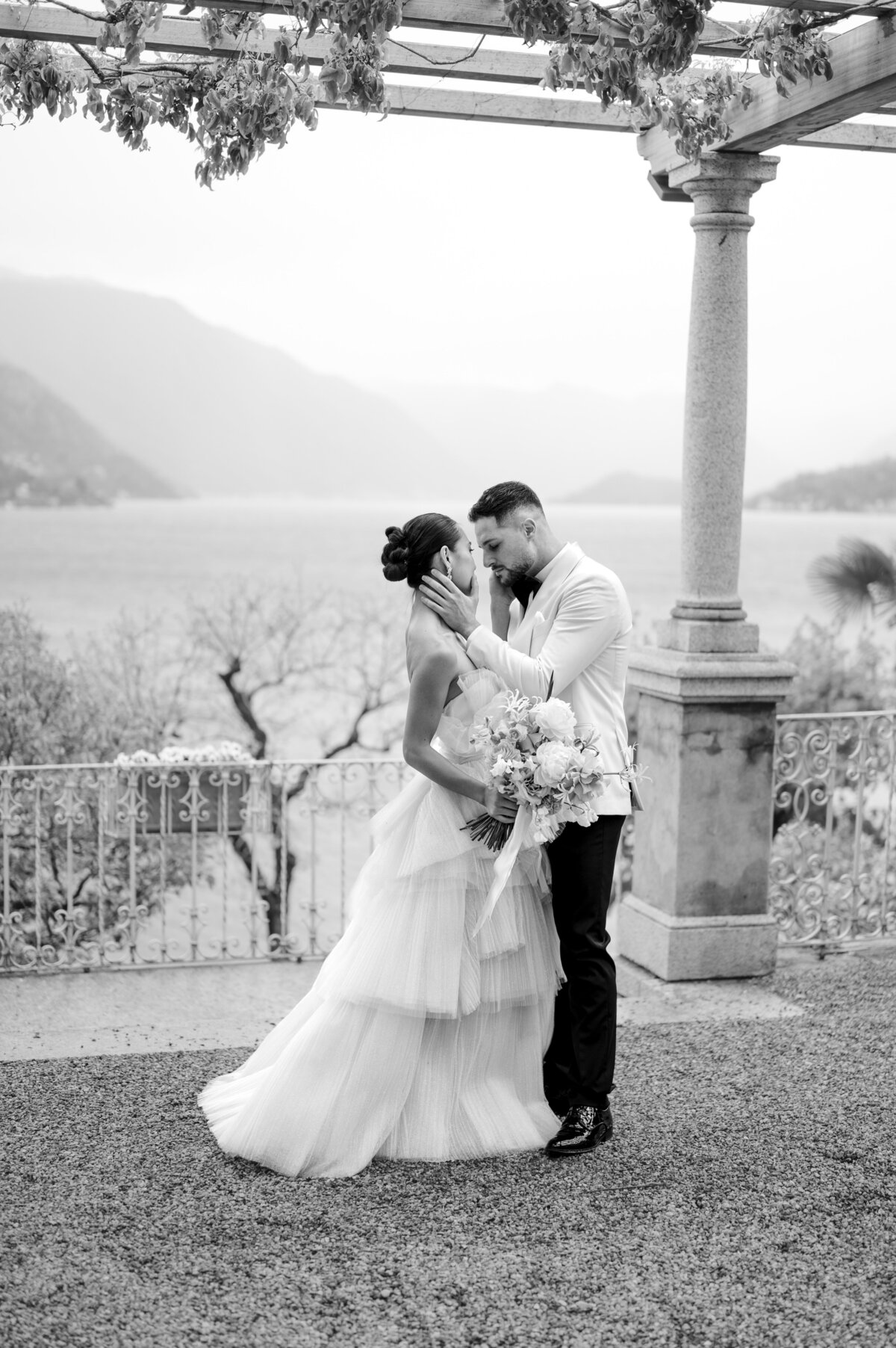 Dimos Bablis Studio Luxury Wedding Photographers Greece and Italy Santorini Wedding Villa Cipressi pastel  _023