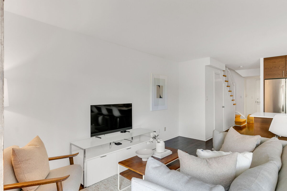 13-web-or-mls-8_006_Living Room