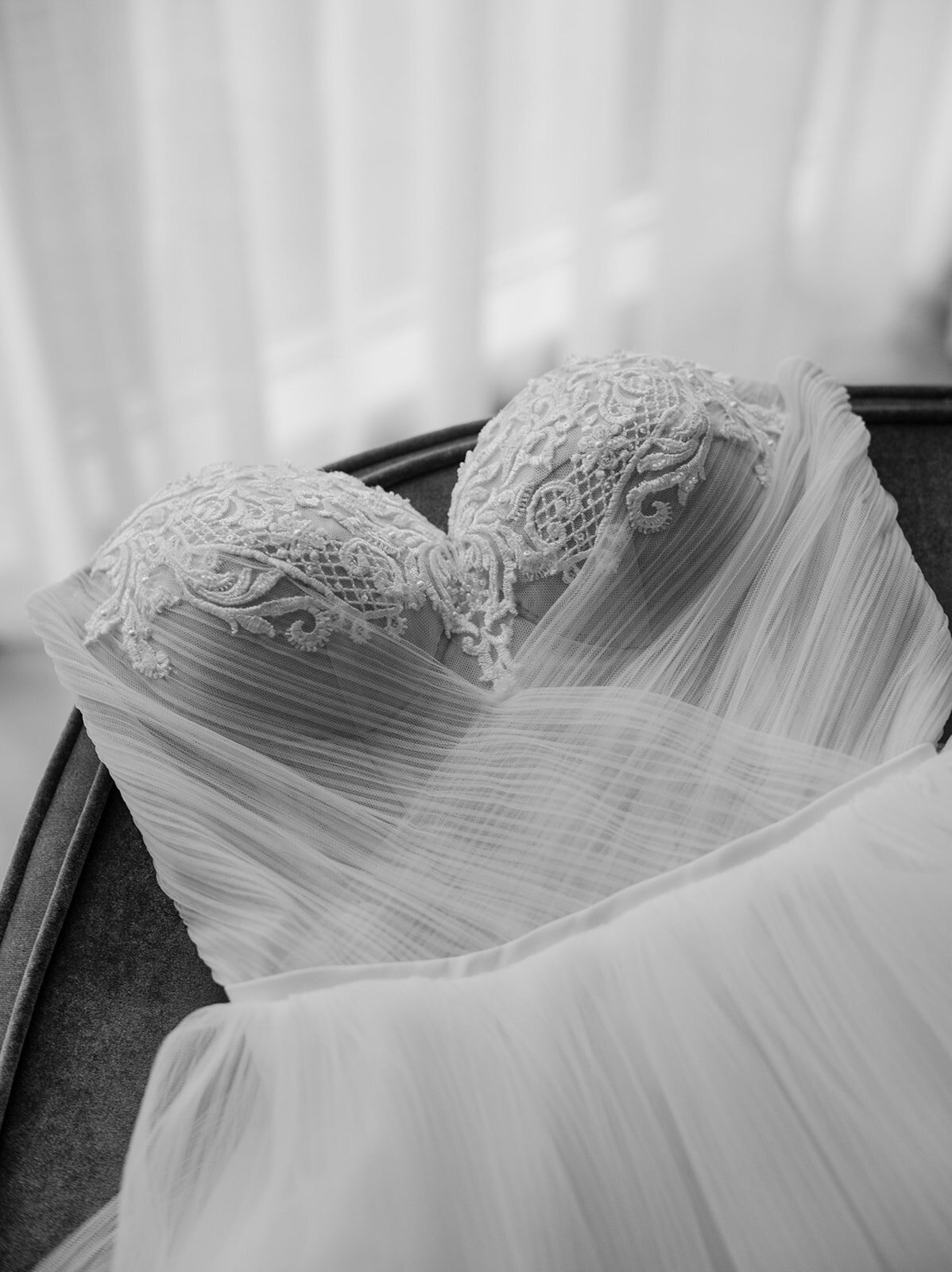 lovely-wedding-dress-displayed-elizabeth-austin-photography