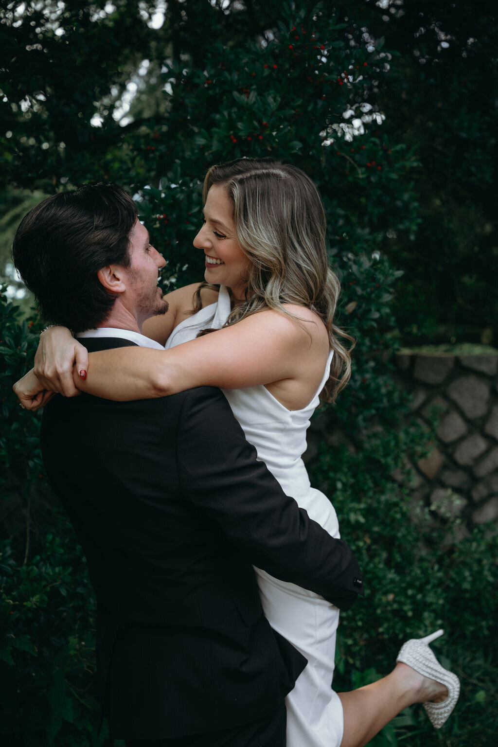 meredith-michel-photography-romantic-lift-couples-portrait-richmond-va