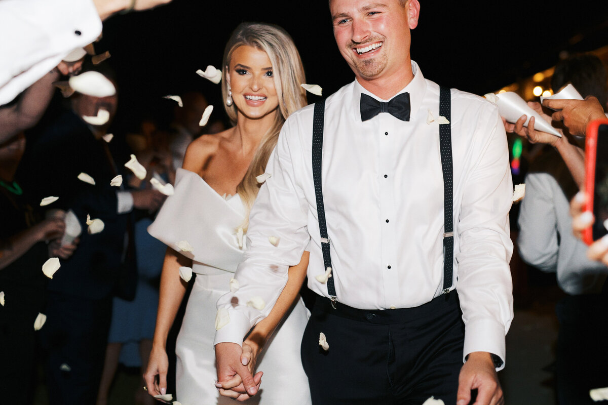 Barn at Smith Lake Wedding Photographer-74