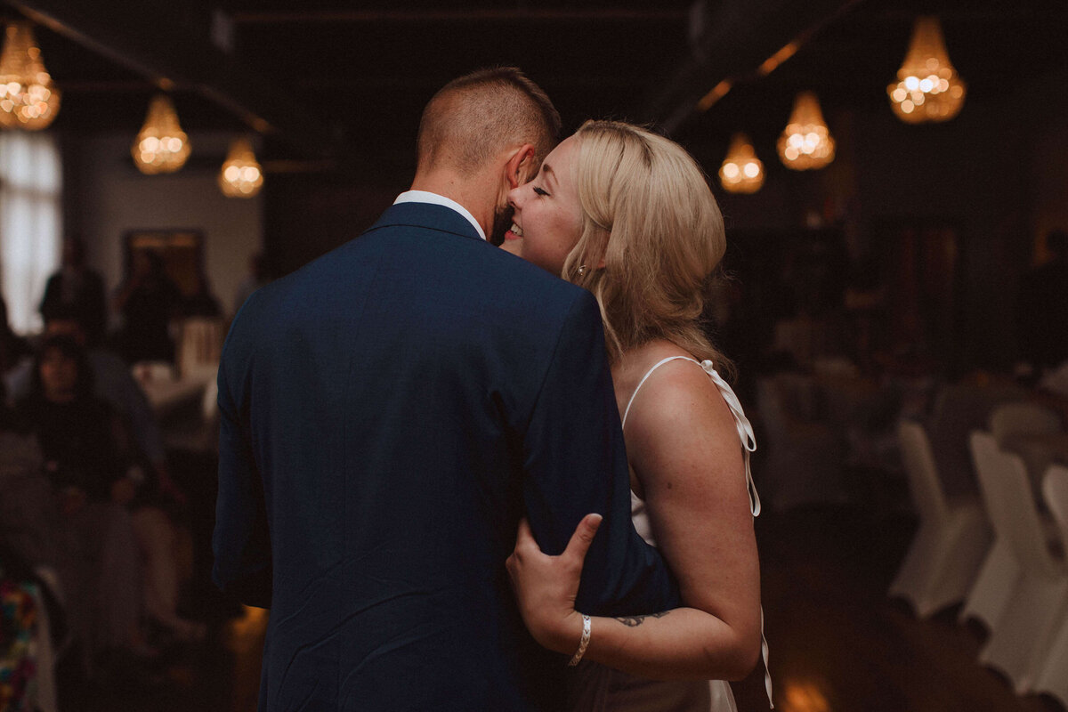 shawano-stubborn-brothers-brewery-wedding-nikki-n-photography-574
