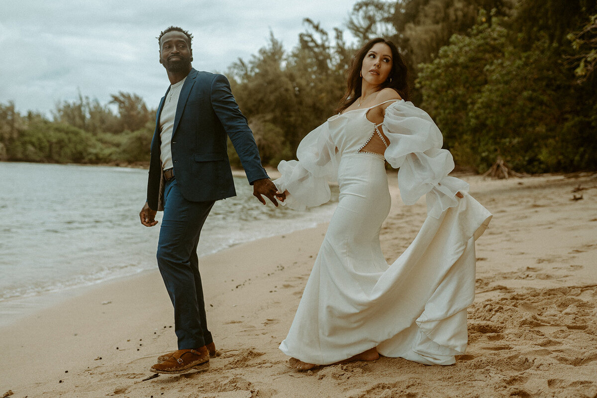 16hawaii elopement photography emilee setting photo oahu elopement packages