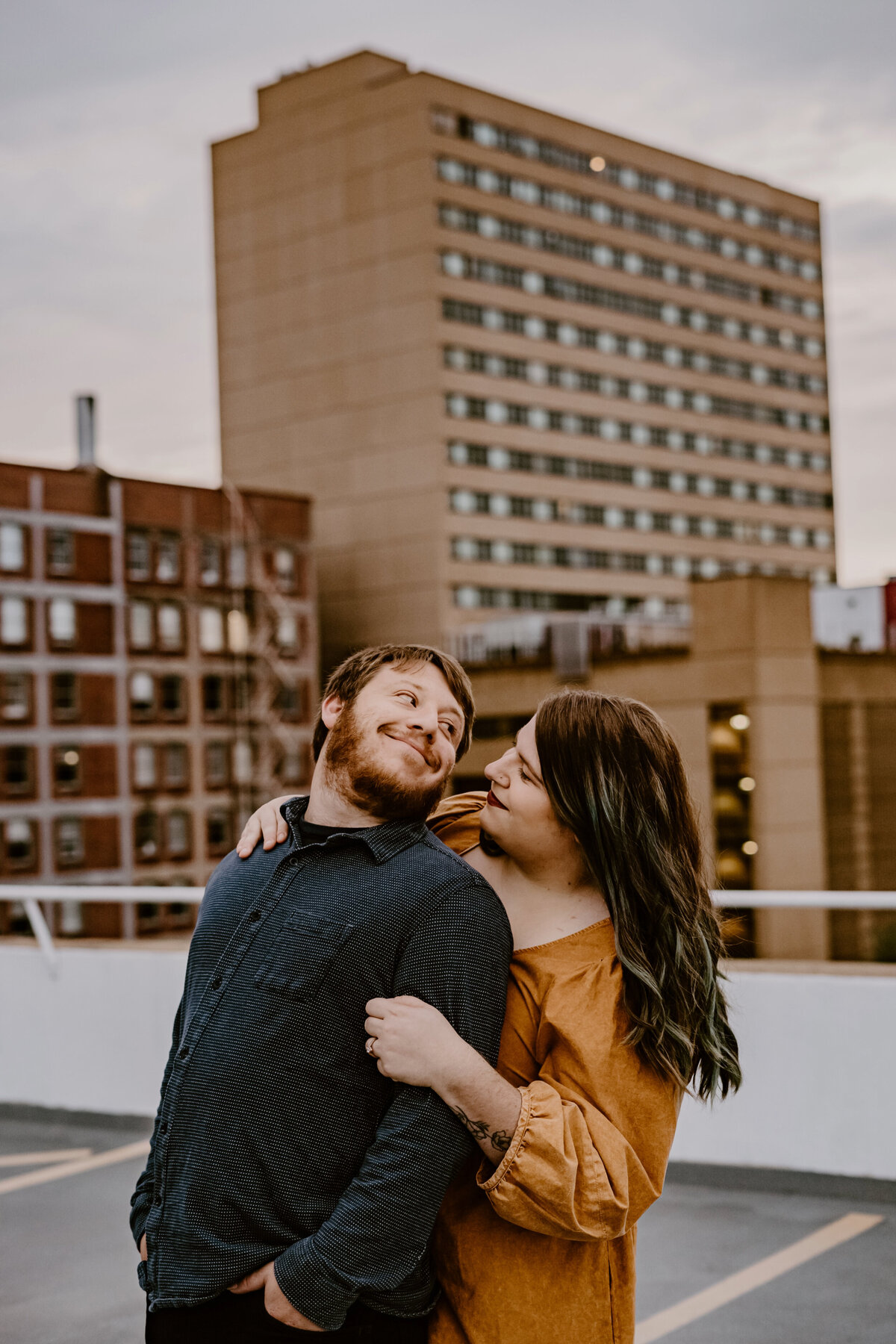 intimate-couples-moment-rooftop-session-storyteller-collective-photo-co