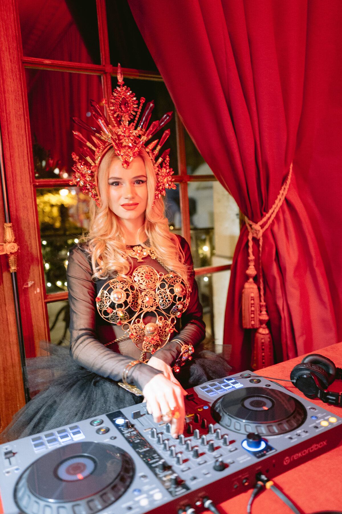 The captivating scene captured in the photo at the luxurious Shangri La Hotel & Ritz Paris Hotel in Paris, France was taken by renowned photographer Matteo Coltro. The woman in the elaborate costume was skillfully framed by Matteo Coltro, who is known for his talented photography work. Additionally, Zen Film Works served as the videographers at the event, ensuring every moment was beautifully captured on film.