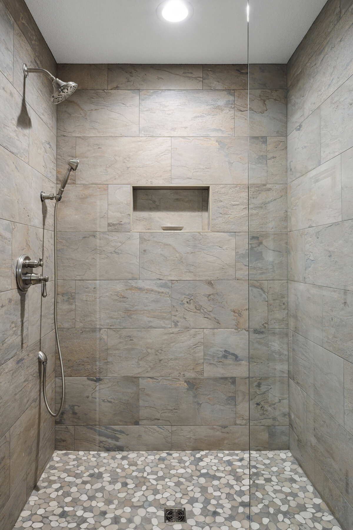 LakeWood - 12204 Hart Ave Annandale_024