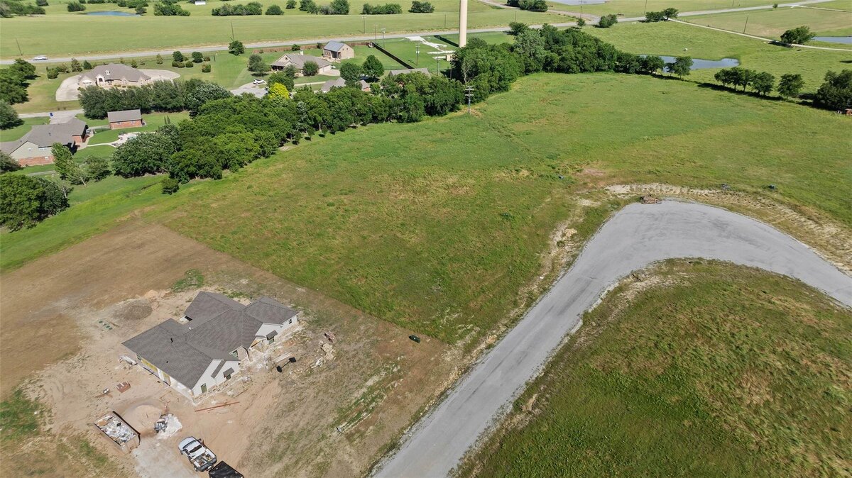 Private lot with road frontage in South Ridge subdivision