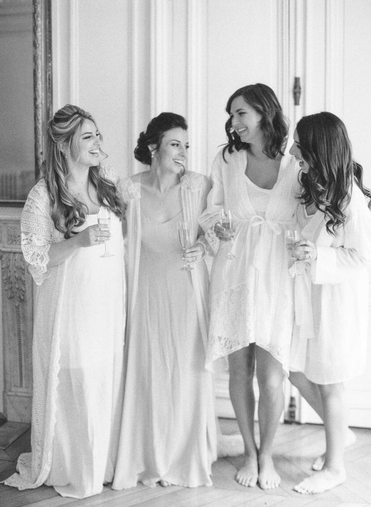 8-Paris-wedding-bridesmaids-robes-Alexandra-Vonk-photography