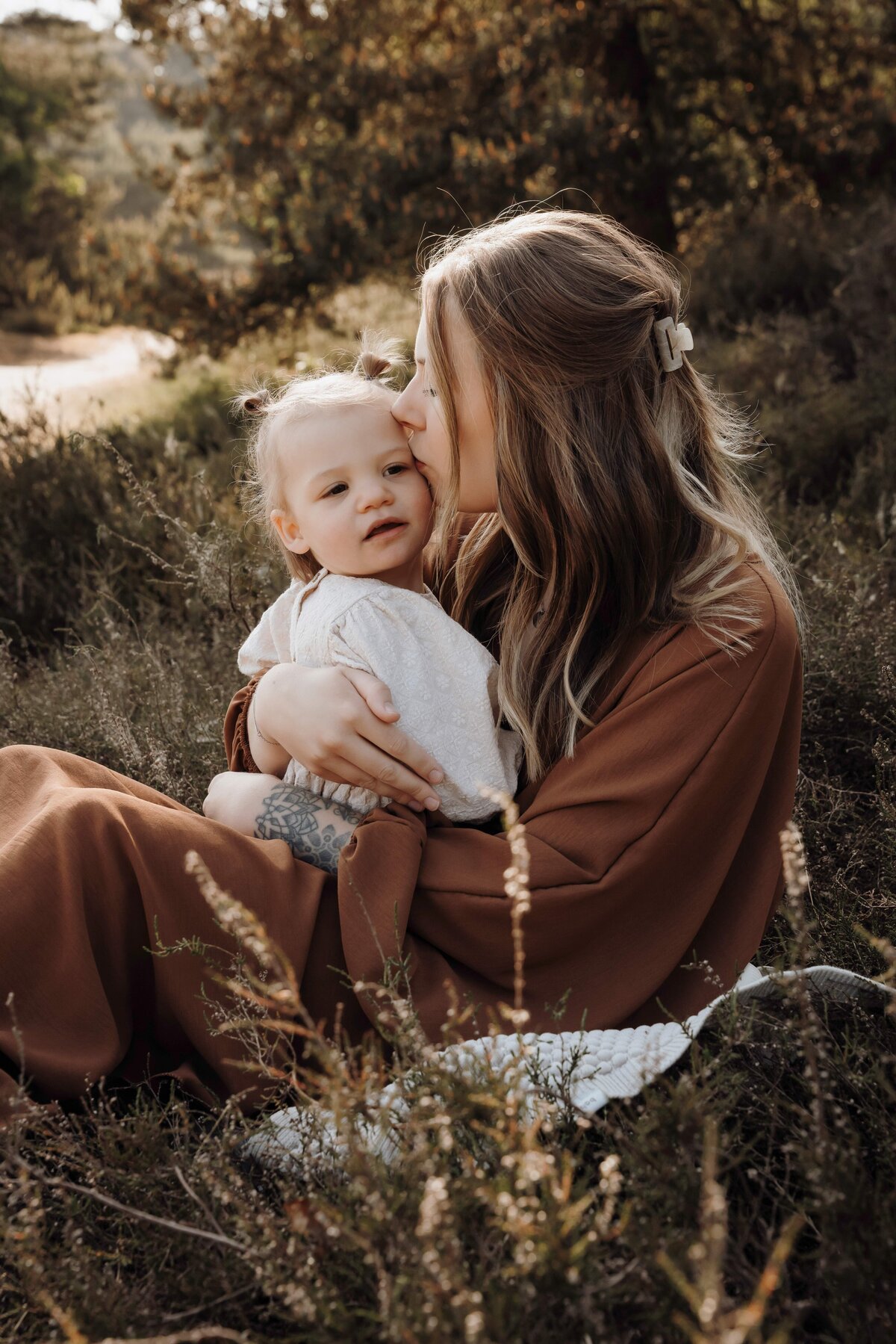 motherhood fotografie limburg, motherhood shoot limburg, motherhood shoot haelen, motherhood shoot roermond, motherhood shoot leudal, motherhood fotografie, motherhood shoot limburg, motherhood shoot brabant, moeder en kind fotografie limburg, moeder en kind fotografie, 