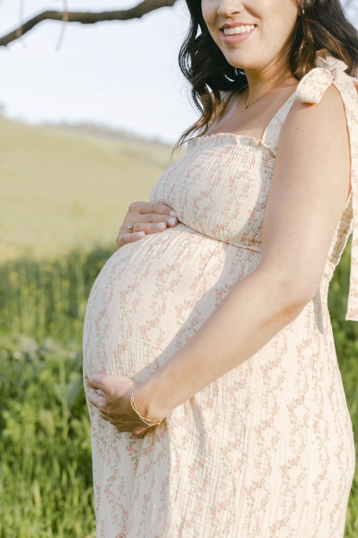 PERRUCCIPHOTO_SPRING_OPEN_FIELD_WILD_FLOWER_MATERNITY_9