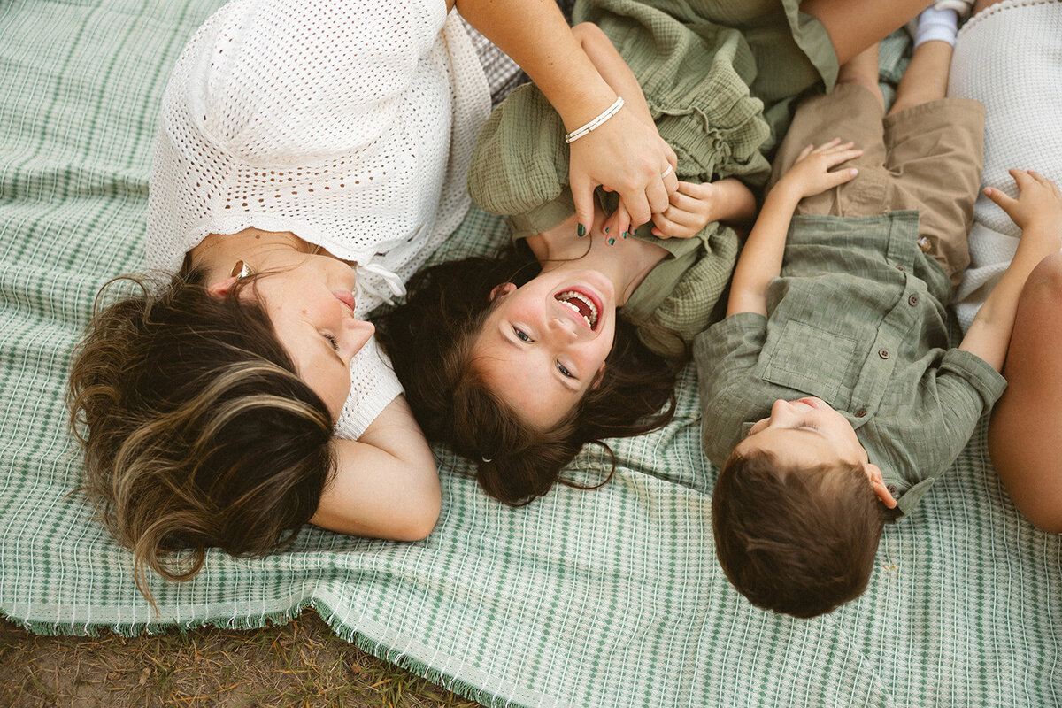 MurrayFamPicnic-MyrnaLoyPhoto-114
