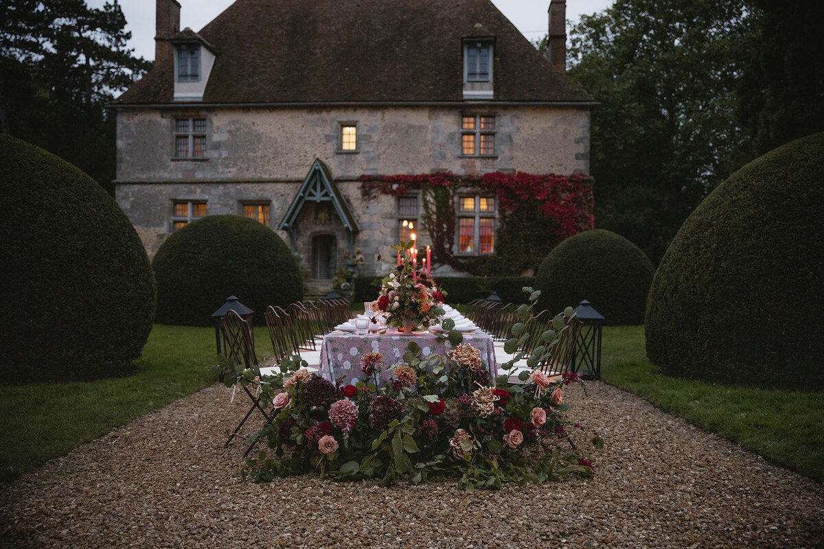 Wedding_Château _France_florist_trend _2025_maximalist_flowers_Capucineatelierfloral4