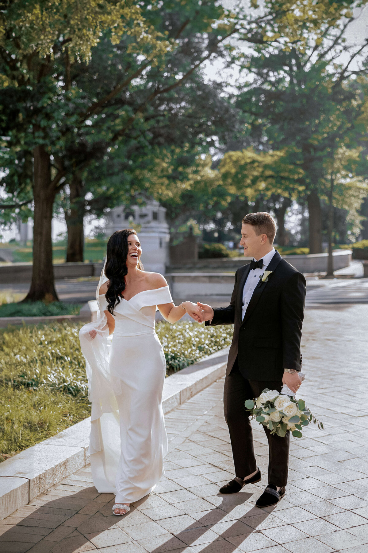 bride-and-groom-laughing-in-pershing-park
