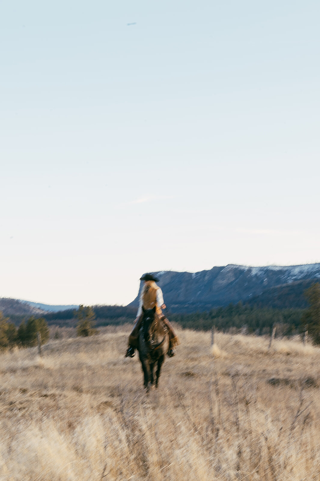presley-gray-photo-montana-western-ranch-couples-photoshoot-2054