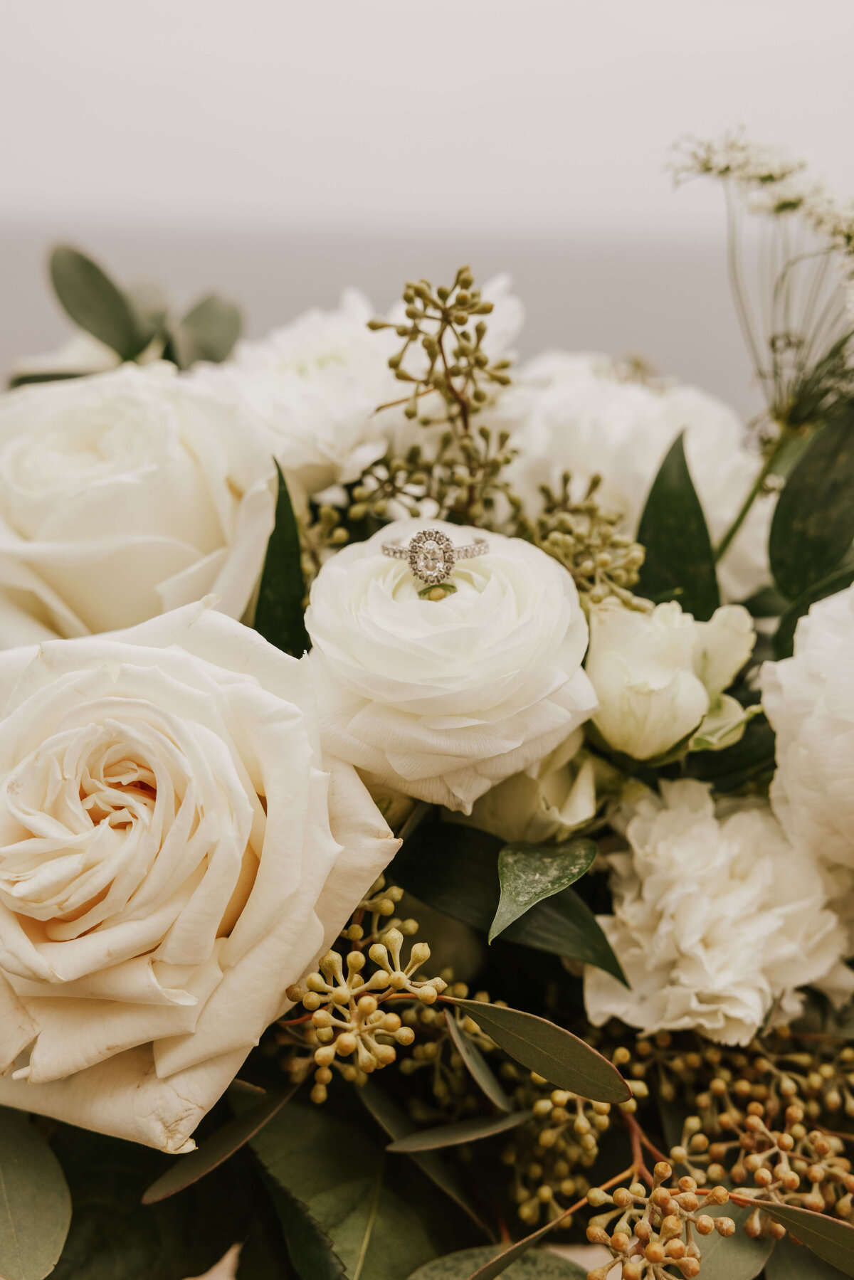 wedding-classy-rose-bouquet-ring-details