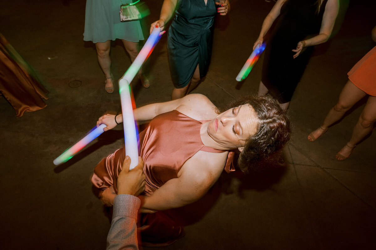 guests-make-limbo-bar-with-glow-wands