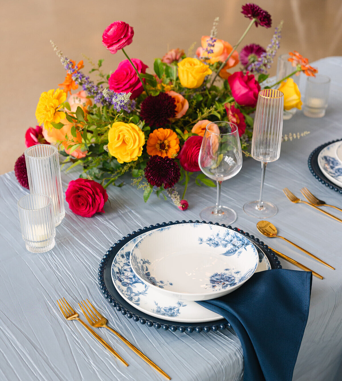 Wedding reception flowers with lush greenery by Kendra’s Events in DFW.