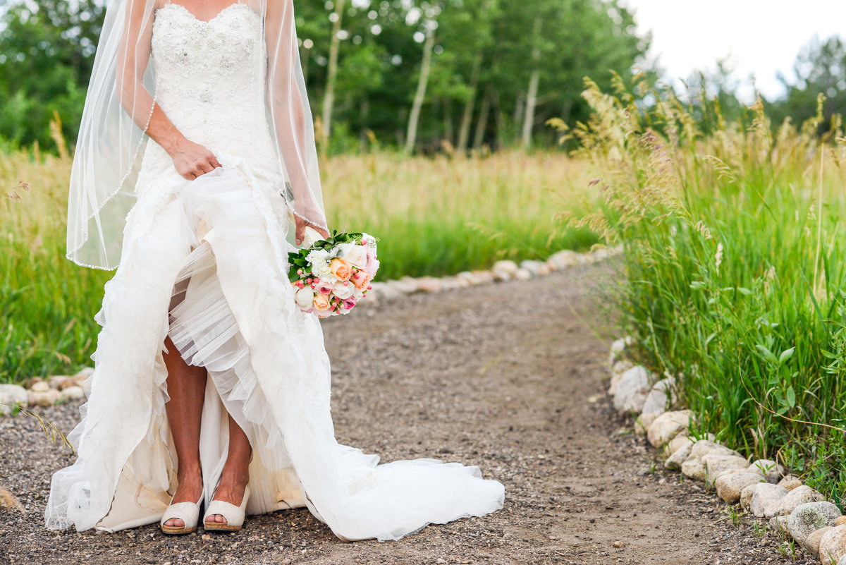 bride details, heels and bouquet