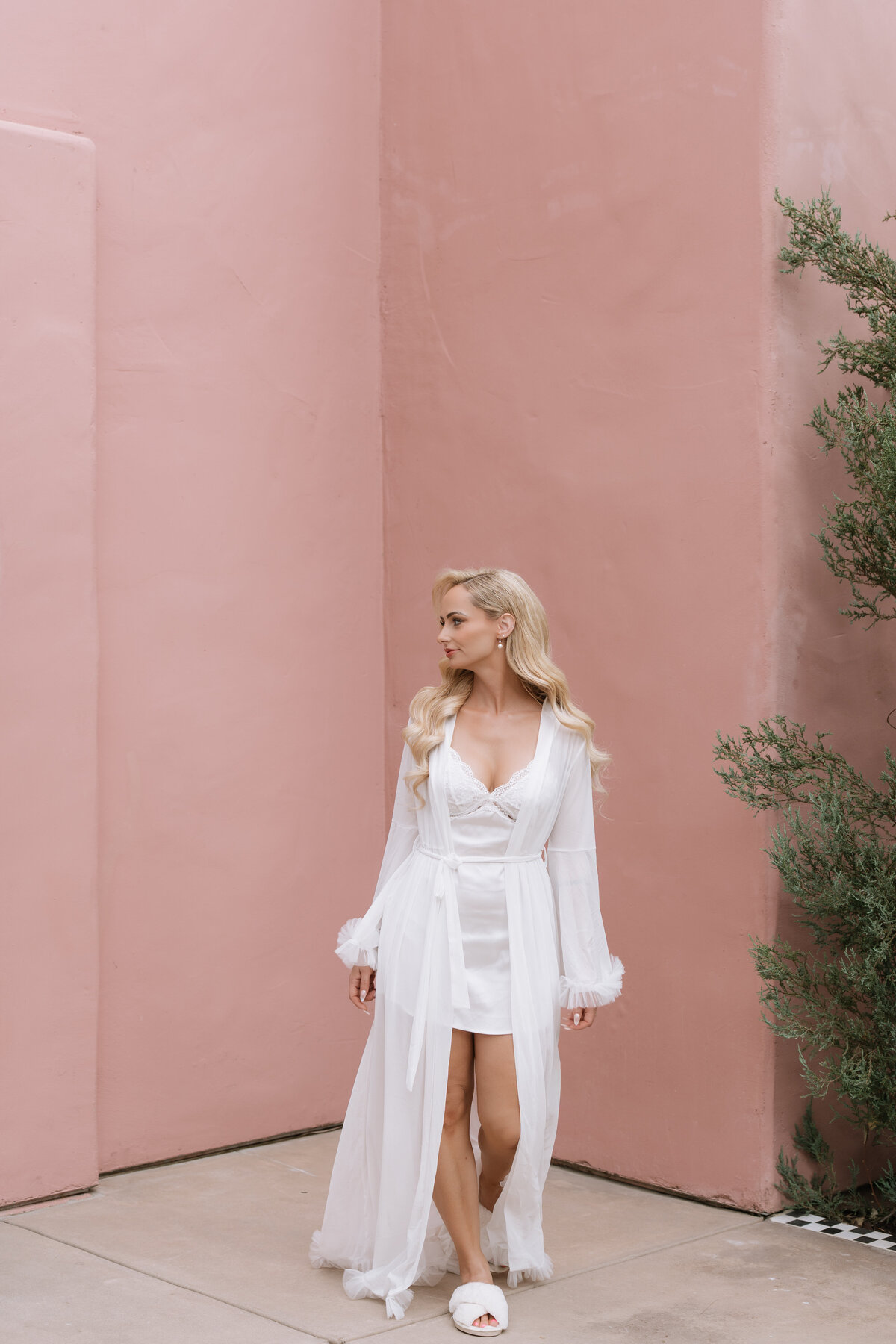 chic-pink-venue-palm-springs-wedding