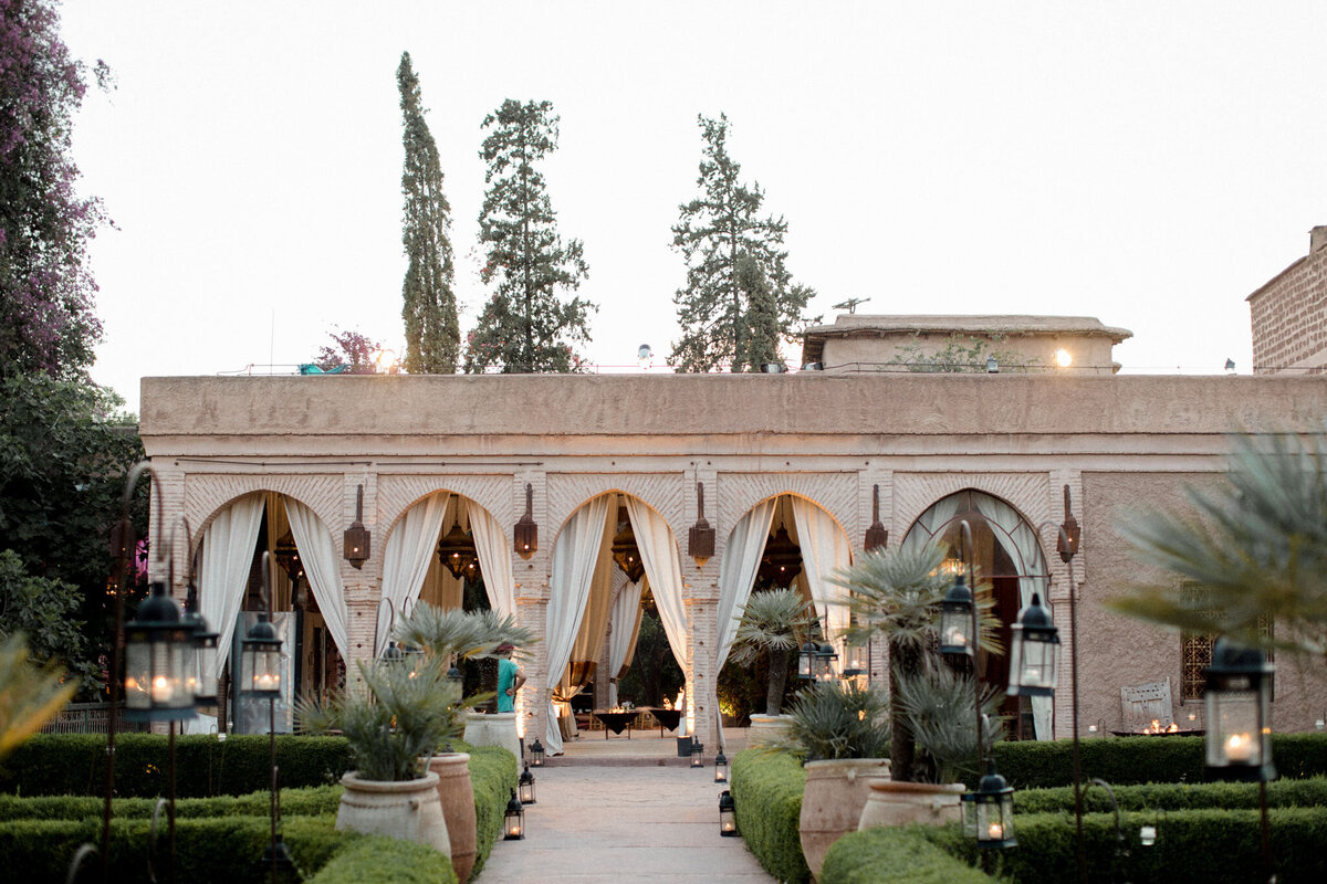 Morocco wedding in white Beldi country club Marrakech Veronique lorre destination florist28