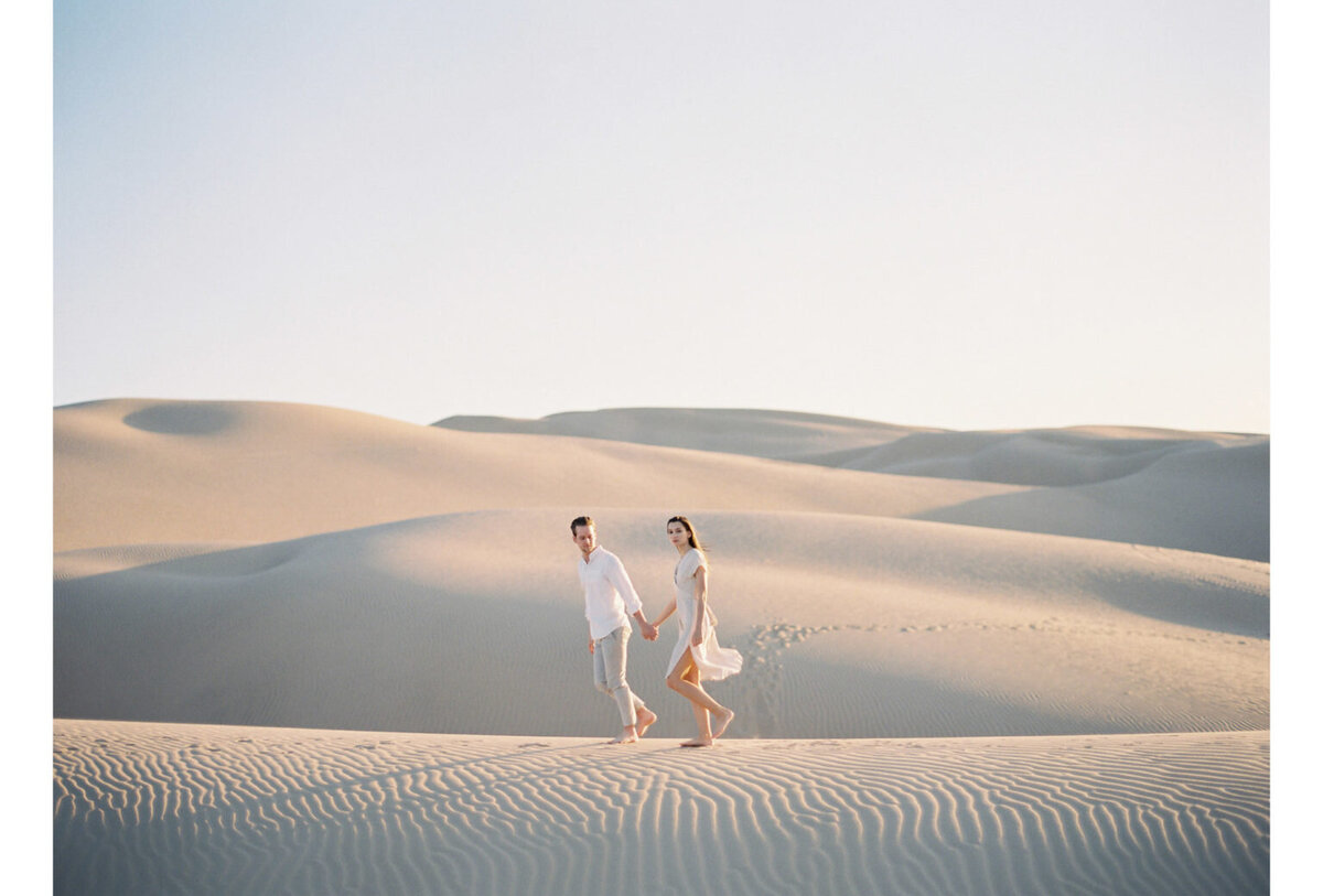 7-2_kurt_boomer_san_dunes_desert_engagement-www.kurtboomer.com_-1536x1040