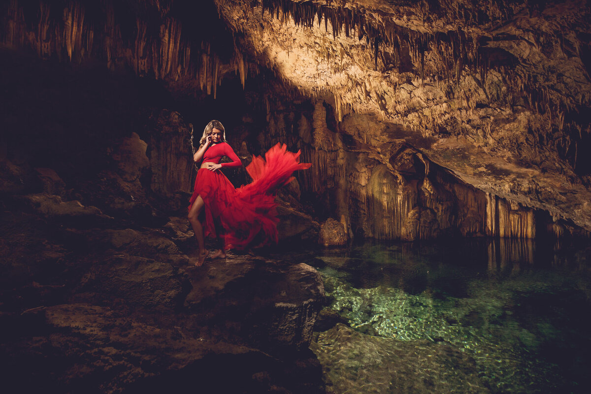 senior pictures in Bermuda cave