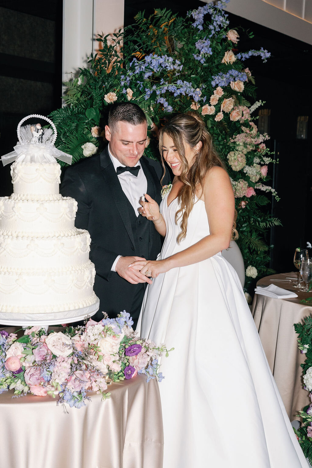 Wedding Reception Cake Cutting | Hannah Constein Photography