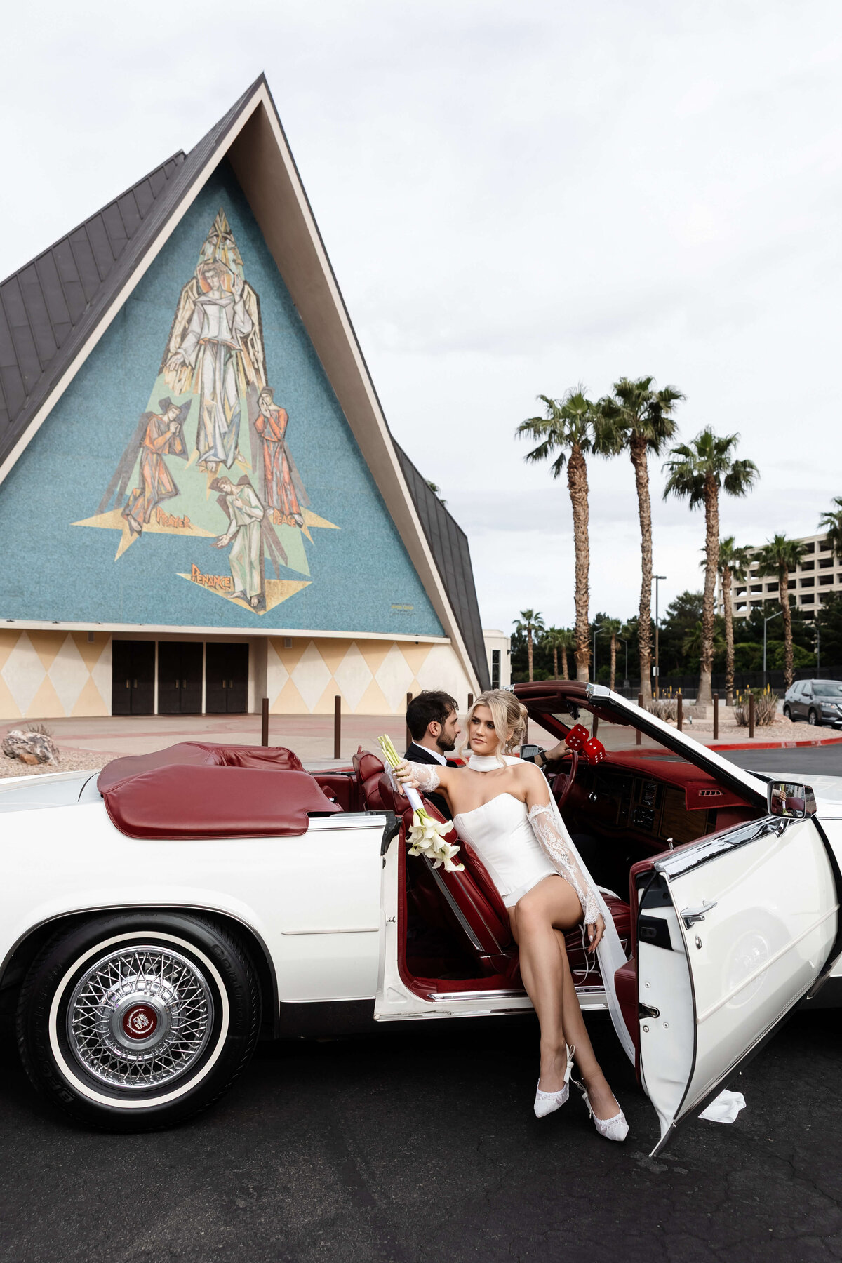80_riskyexposure_maddie-noah_las-vegas-elopement-photography