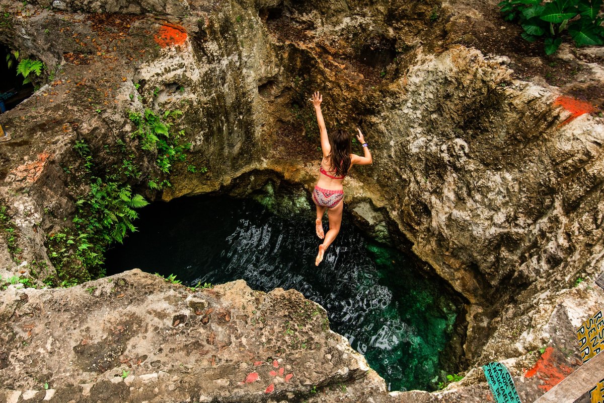 20181029-185735-Cenote jump