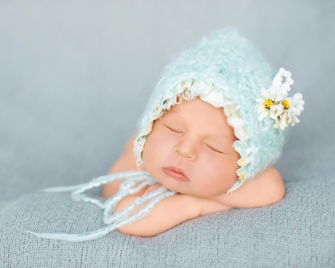 newborns in hats396