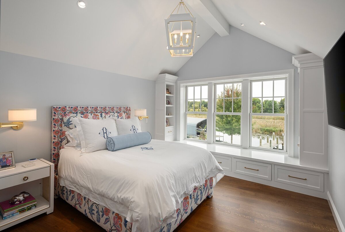Luxury_Custom_Lake_Home_11
