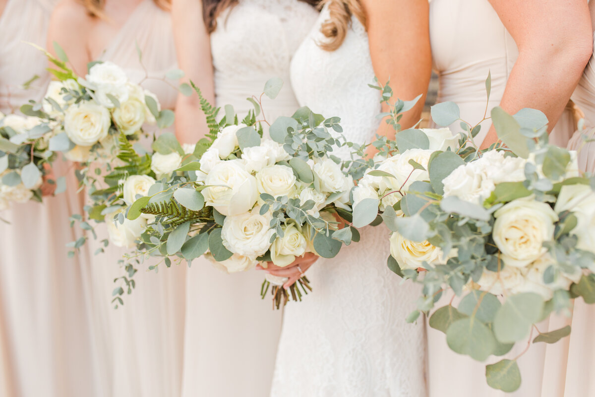 Neutral colored bridesmaid bouquet photo by Virginia Beach Wedding Photographer Vinluan Photography