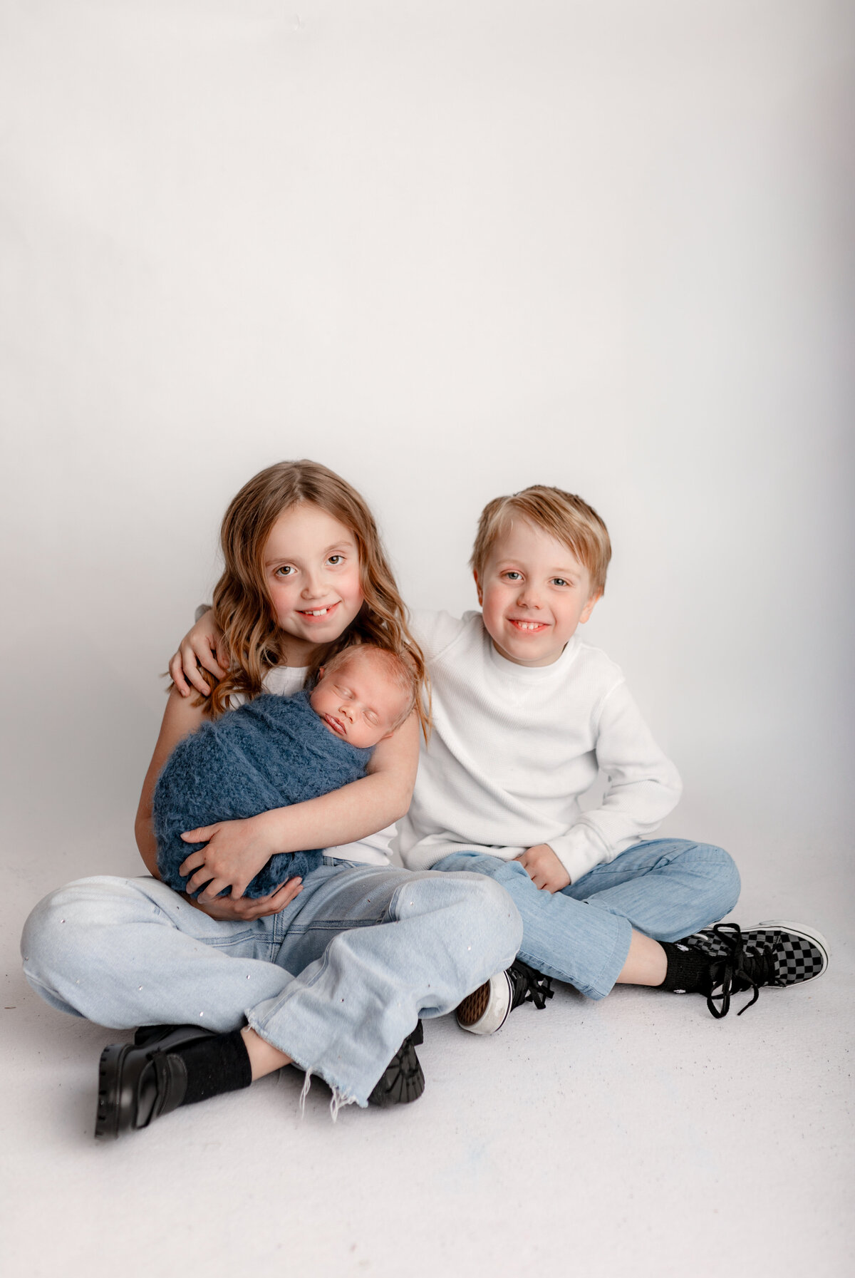 Sibling-Session-White-backdrop